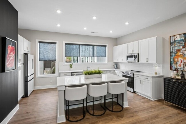 Photo - 500 Zeal St SE