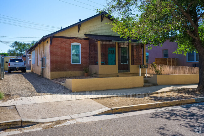 Building Photo - 312 Arno St NE Rental