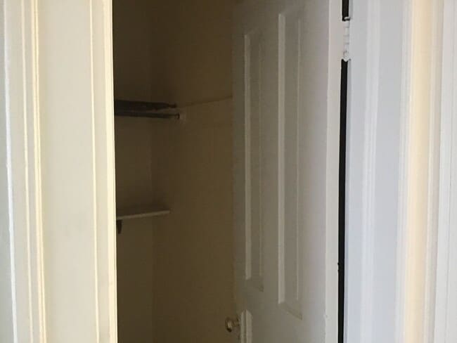 Building Photo - 3213-15 N Booth St Unit 3215-upper Rental