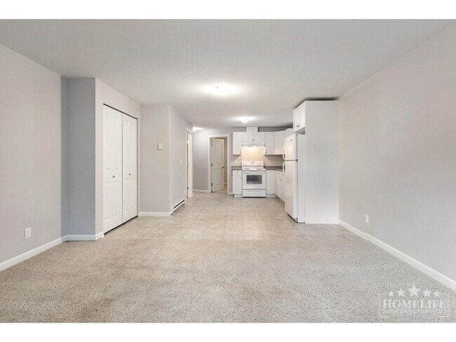Photo - 18864-18868 68 Ave