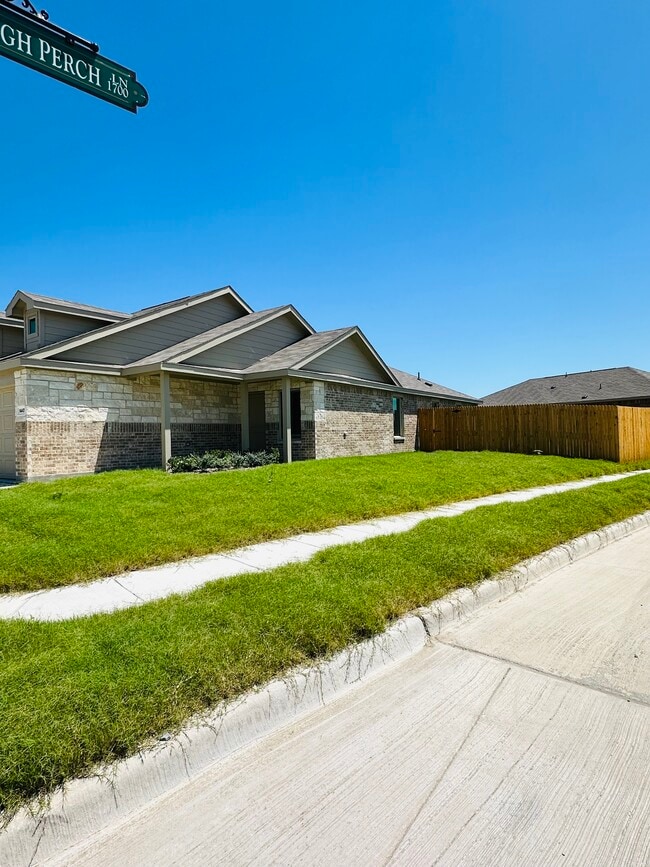 Photo - 1447 Dovekie Dr House