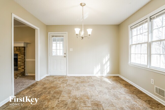 273 Hollis Cir