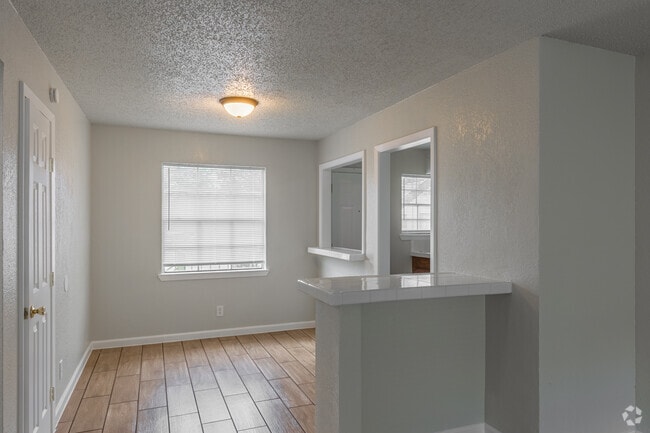 2BR, 1BA - 654SF - Dining Room