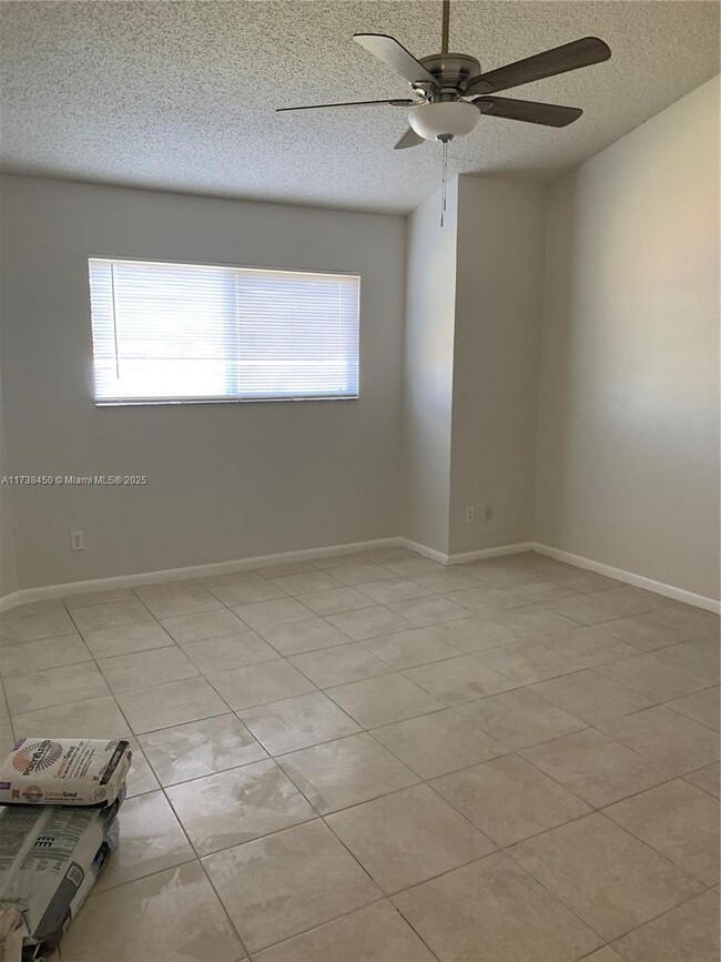 Photo - 3413 NW 44th St Unidad 204 Rental