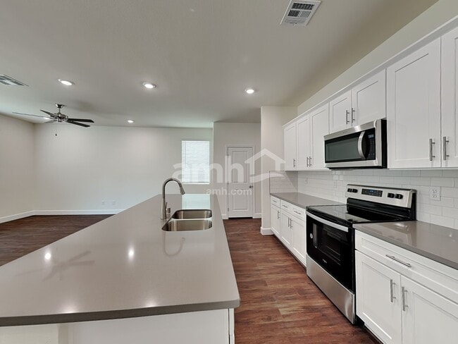 843 Longwood Gdns St