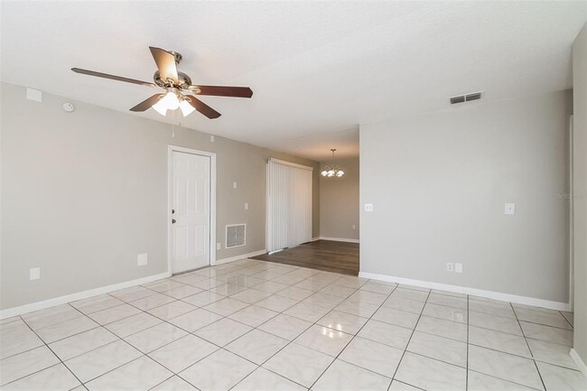 Photo - 425 Danube Way
