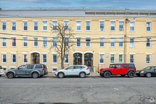 Building Photo - 428 Division St Rental