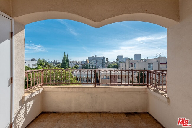 1828 Glendon Ave Unidad PH3