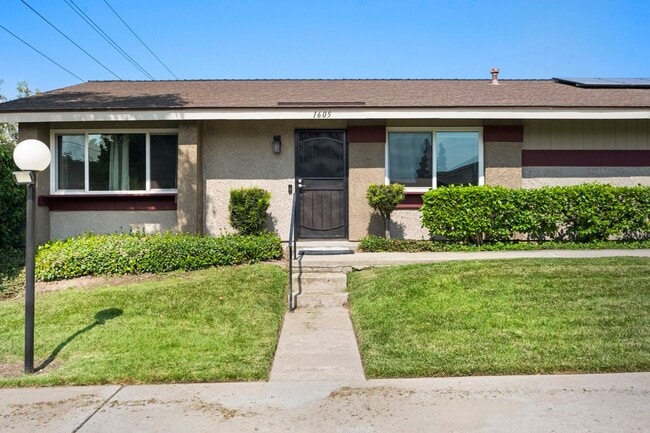 Photo - 1605 Carmel Cir E