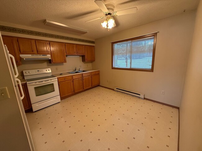 Photo - 2010 Ash Ave NE Unit 4