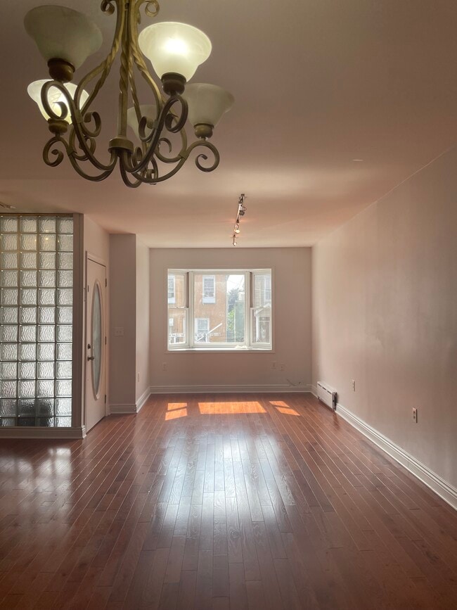 Photo - 2-672 Chestnut St