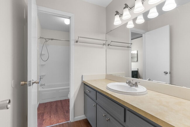 Photo - 2078 Loma Linda Way N