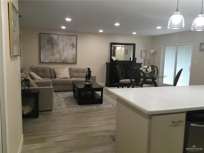 Photo - 700 Fern Ave W Unit 5