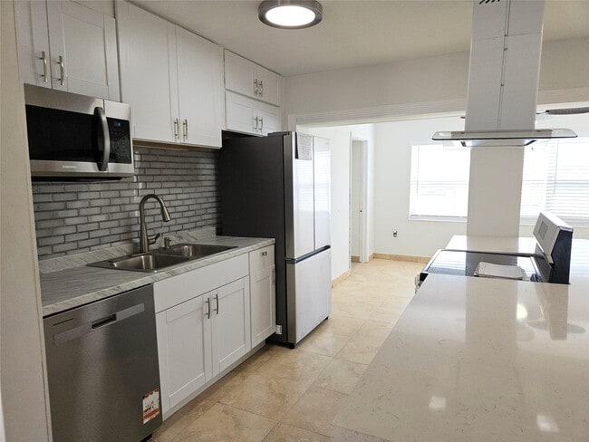 Building Photo - 6610 SW 26th St