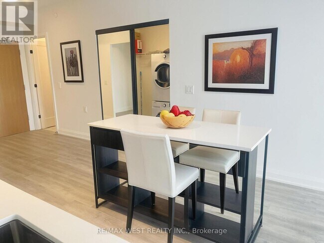 Photo - 2369 Danforth Ave Unité 701