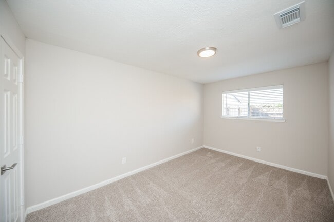 Photo - 121 Coffee Ln