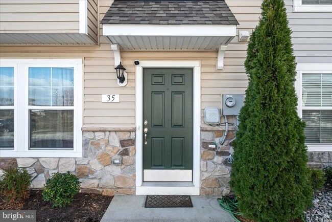 Building Photo - 35 Mengel Rd