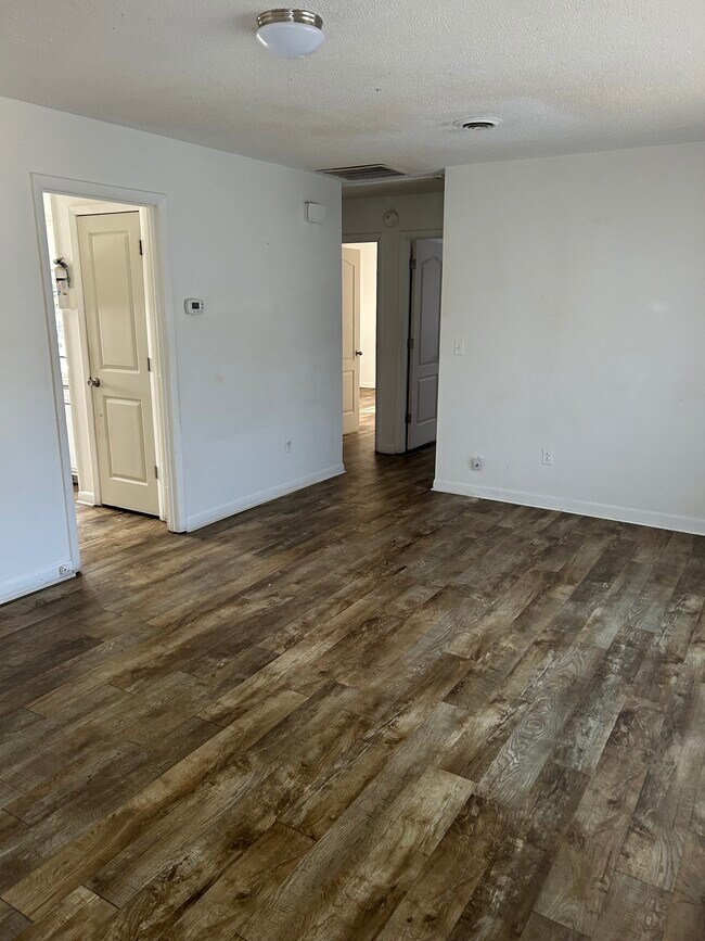 Photo - 418 E Bay St