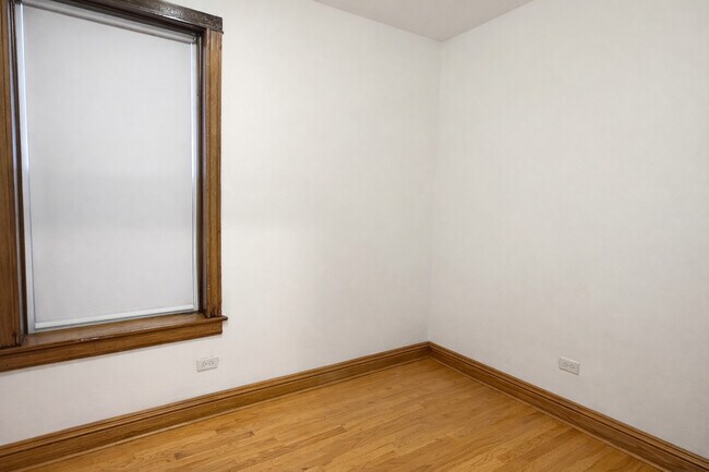 Photo - 2621 N Hamlin Ave Unit 1