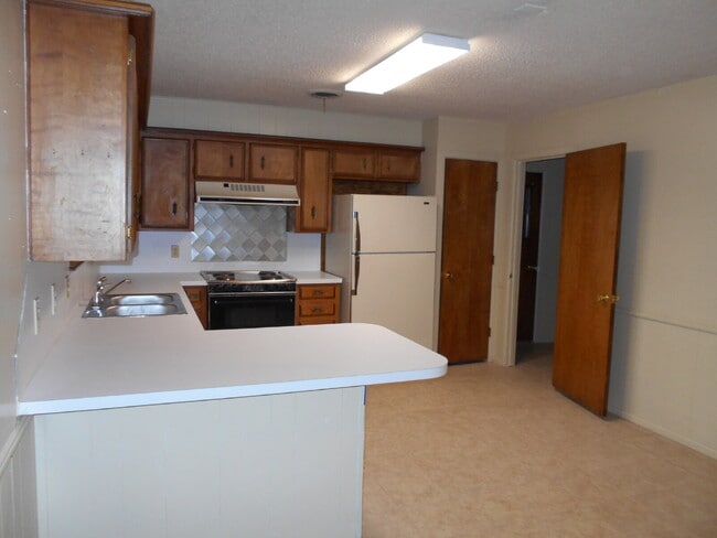 Photo - Spacious 3/2/2 Near Preston Smith Park