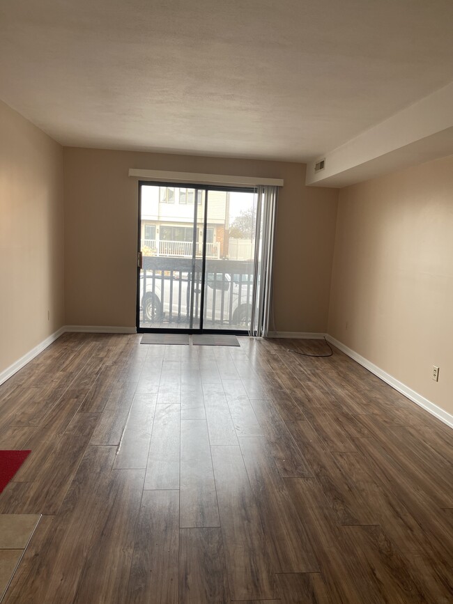 Photo - 141 W Woodbine Ave Condo Unit E