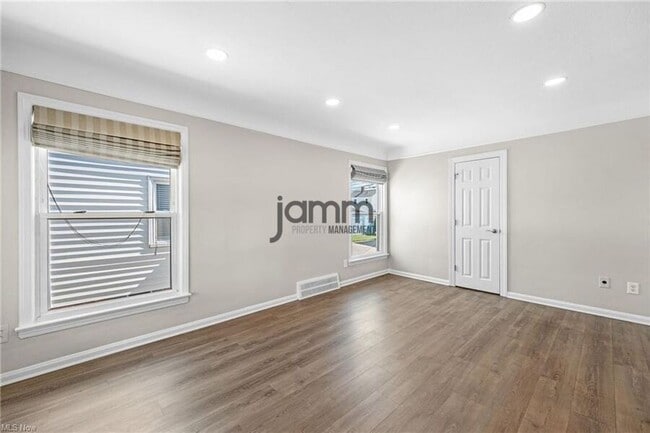 Photo - 1653 Woodhurst Ave