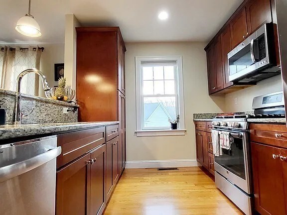 Photo - 9 Commodore Way