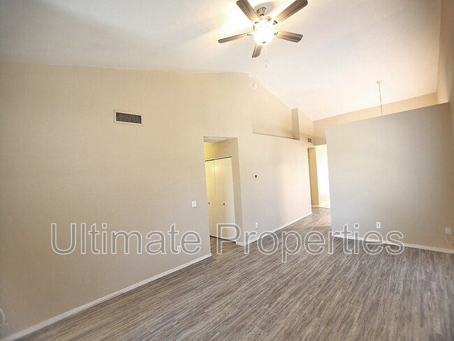 Photo - 9903 N 77th Ave