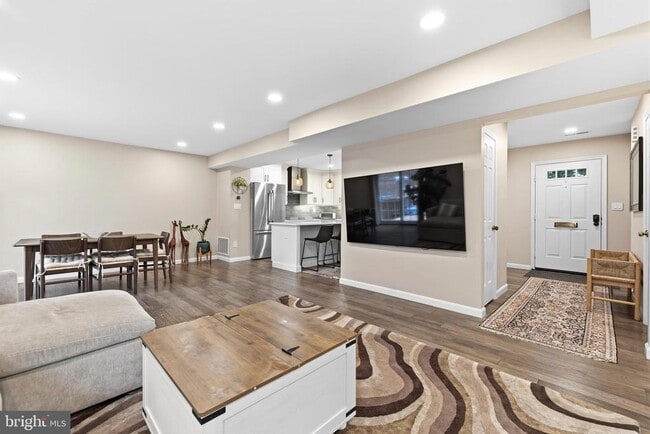Photo - 4880 Chevy Chase Dr