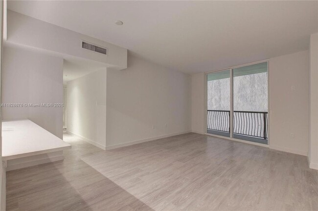 Building Photo - 1756 N Bayshore Dr Rental