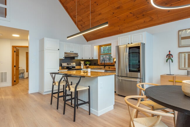 Photo - 416 W Ridge Dr