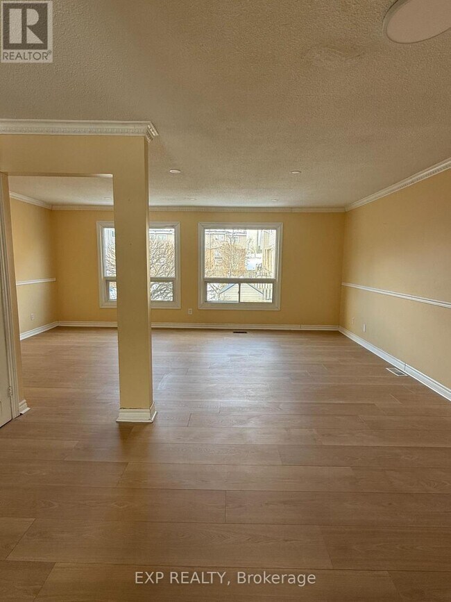 Photo - 2050 Upper Middle Rd