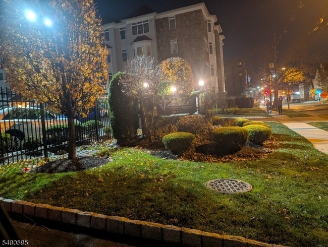 Building Photo - 104 E Elizabeth Ave Unit 308