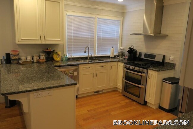 Photo - 279 Walnut St Unit 2