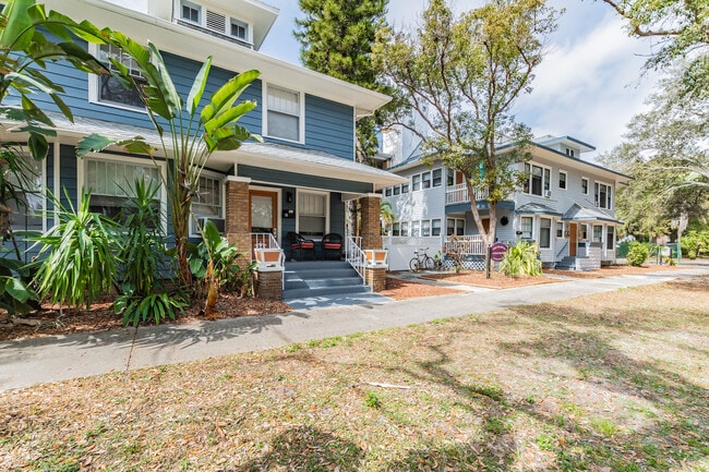 Coliseum Apartments - Coliseum Apartments