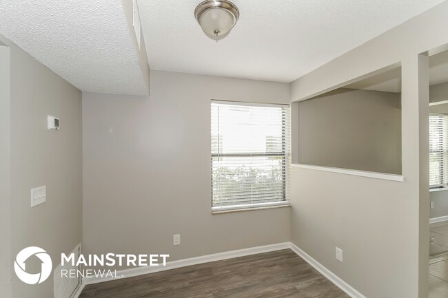 Photo - 4650 Buxton St