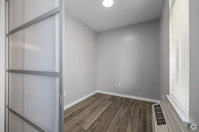 1BR, 1BA w/Den - 726SF - Den