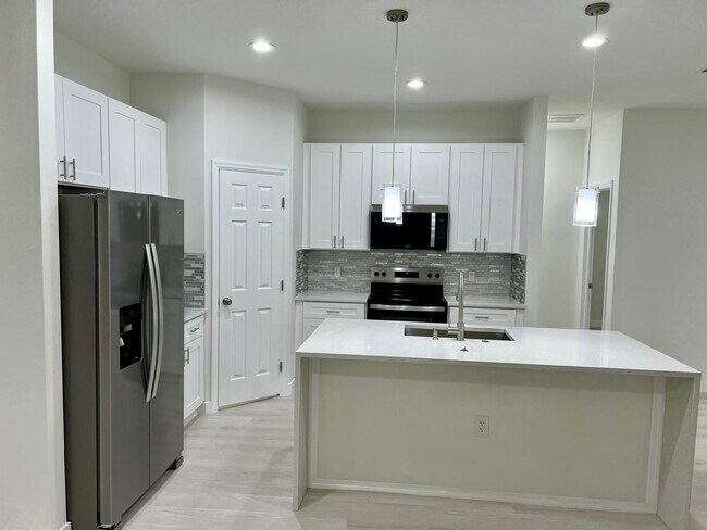 Photo - 691 San Filippo Dr SE