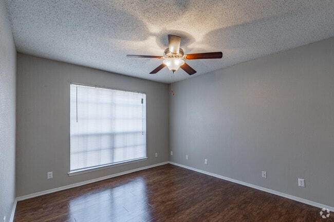 3BR, 2BA - 1,174 SF