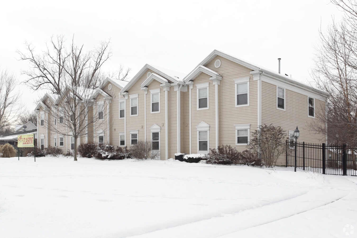 Summit Park Apartments - Maple Grove Apartments