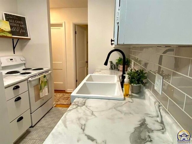 Building Photo - Kennedy 3601-3603 Unit 3603-Kennedy Rental