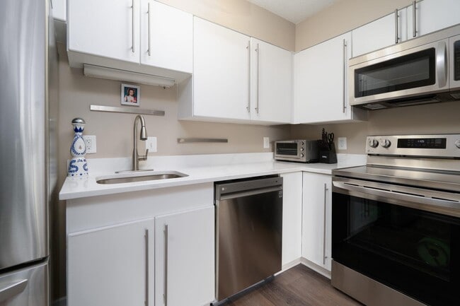 Building Photo - 2111 Wisconsin Ave NW