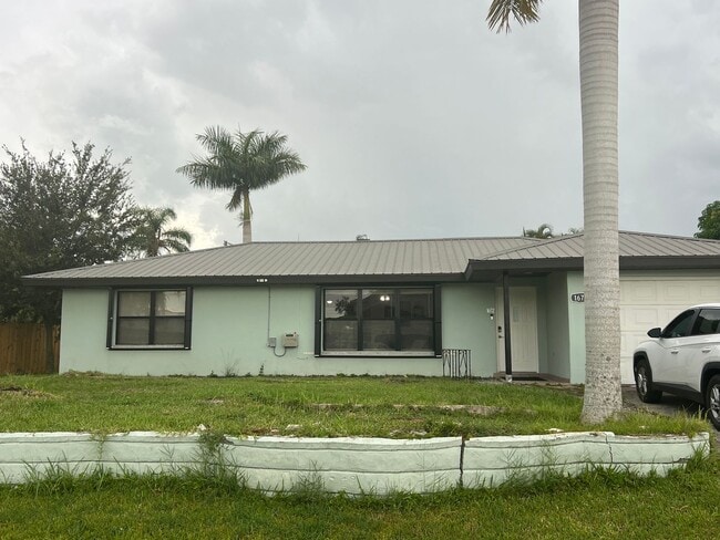 Building Photo - *Coming Soon * 3/2/1 Conveniently Located ... Rental