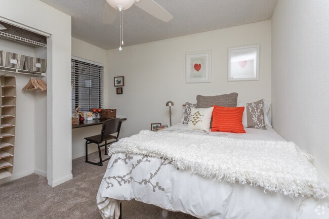 4BR, 2BA - 1214SF