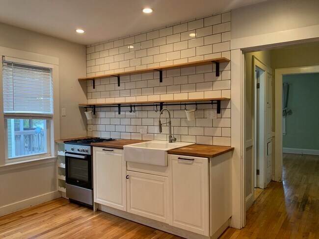 29 Gibson St Unit 2L