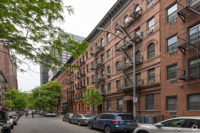 Photo - 325 E 93rd St