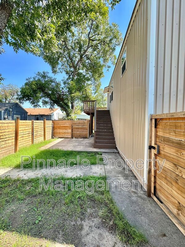 Photo - 1807 San Antonio St