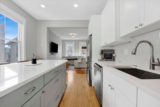 Photo - 1728 N Wood St Unidad 2R