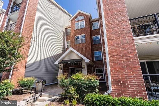 Building Photo - 3309 Wyndham Cir Unit 2173