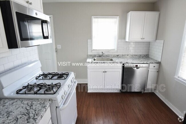 Building Photo - 9533 Charlotte St Rental